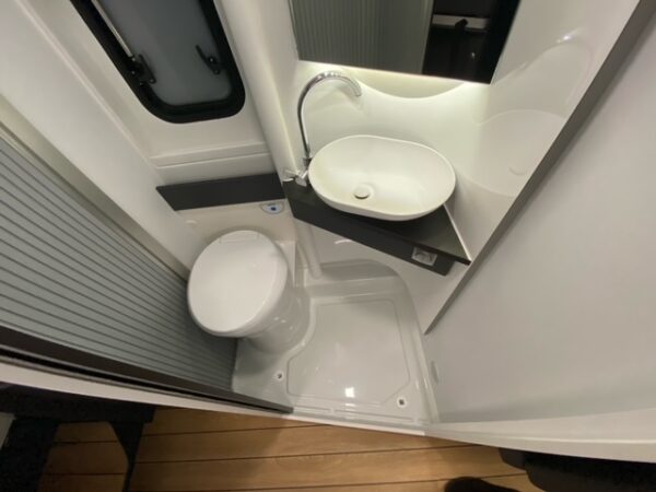 VAN SKYLINE 63 LB – Image 4