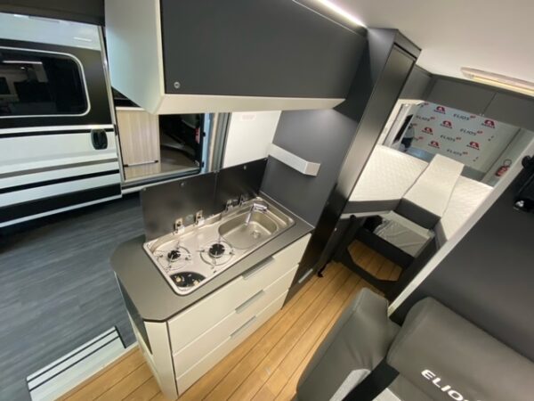 VAN SKYLINE 63 LB – Image 6